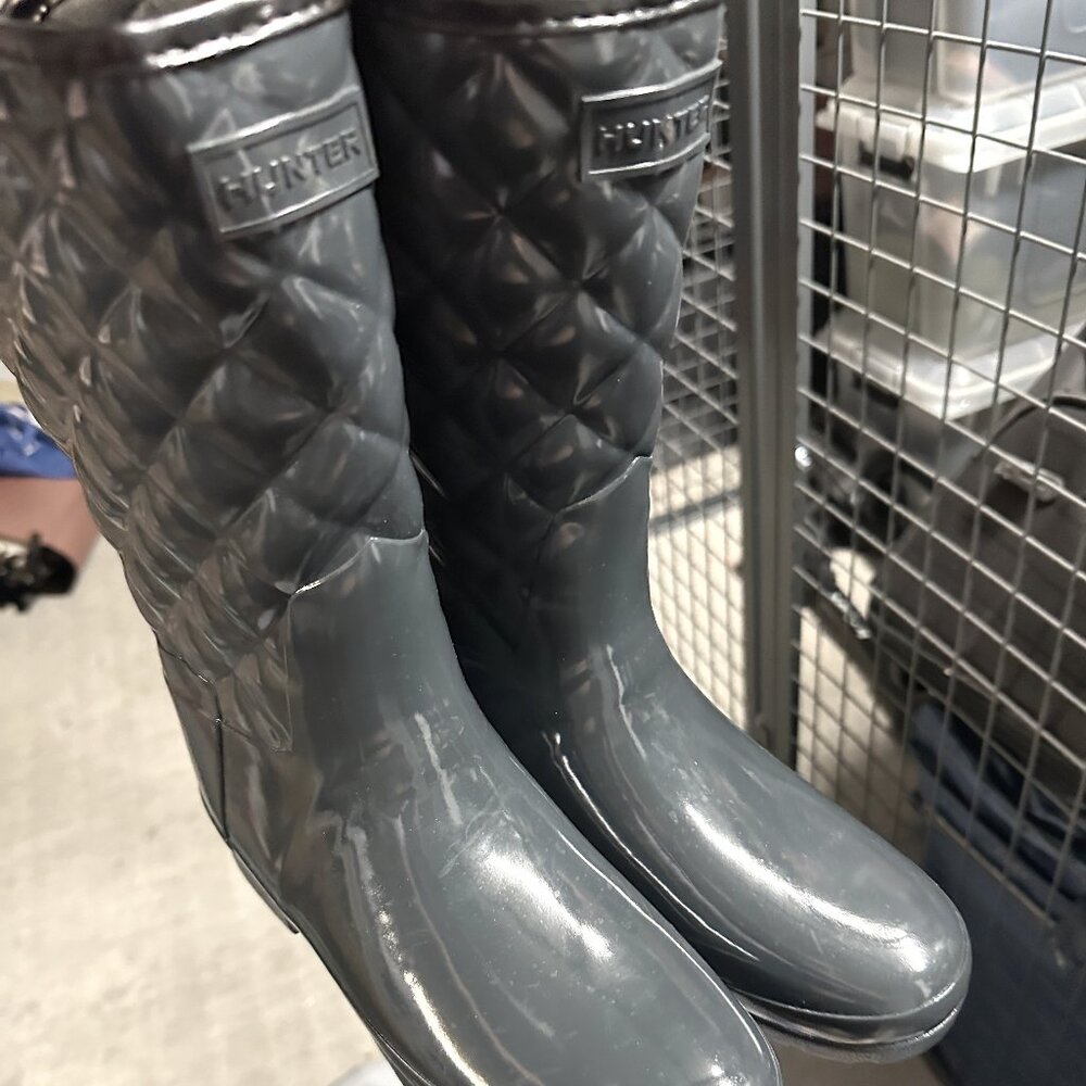 NWOT Hunter Boots-  Women's Short Quilted Gloss Rain Boot - Grey w/ Gold Accents